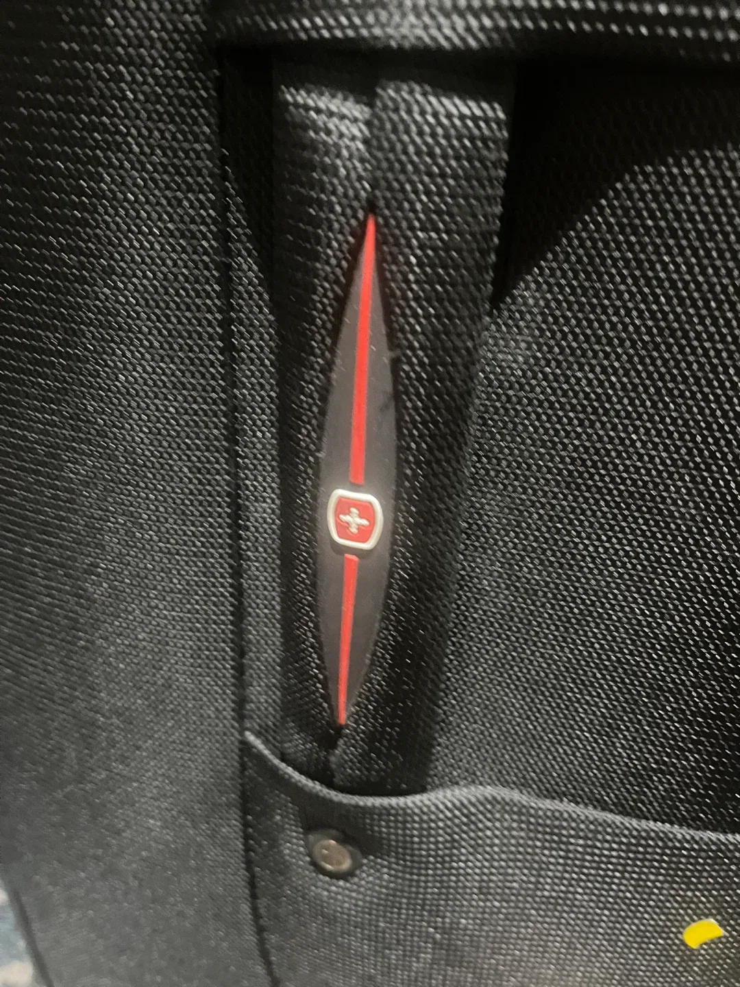 Swiss Gear Black Expandable Suitcase.very big image indicator(3)