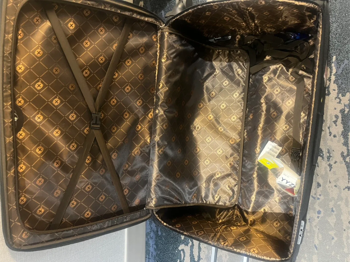 Swiss Gear Black Expandable Suitcase.very big image indicator(7)