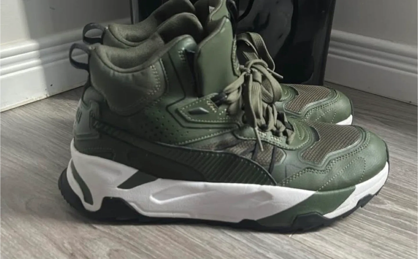 Puma 9.5 Green Sneakers image indicator(2)