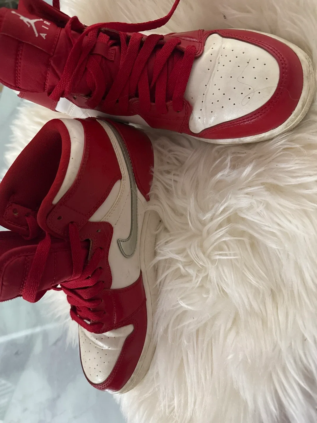Air Jordan 1 Retro High Red/White Size 7Y image indicator(4)