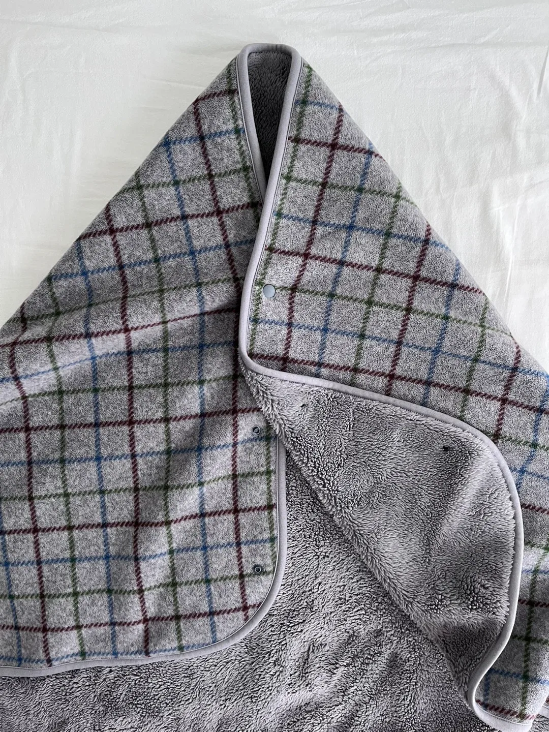 UNIQLO Fleece Reversible Blanket