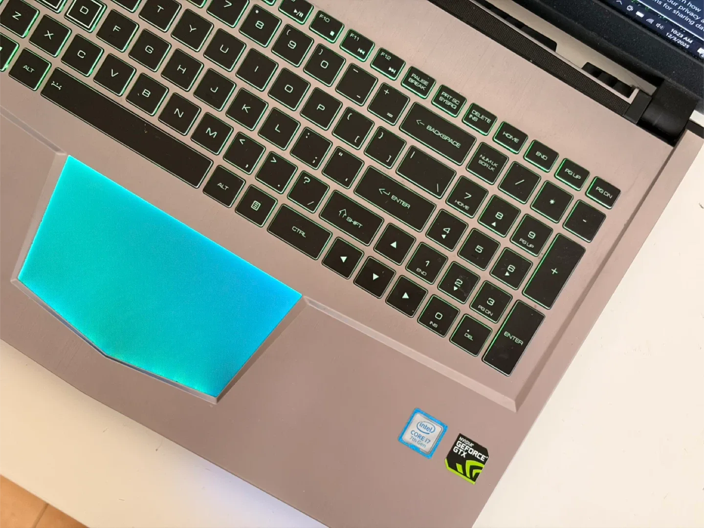 CyberpowerPC Tracer VII Slim Gaming Laptop image indicator(5)