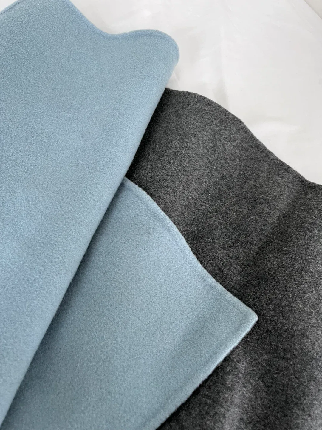 Reversible Shawl Wrap with Pockets - Wool felt-like fabric image indicator(5)