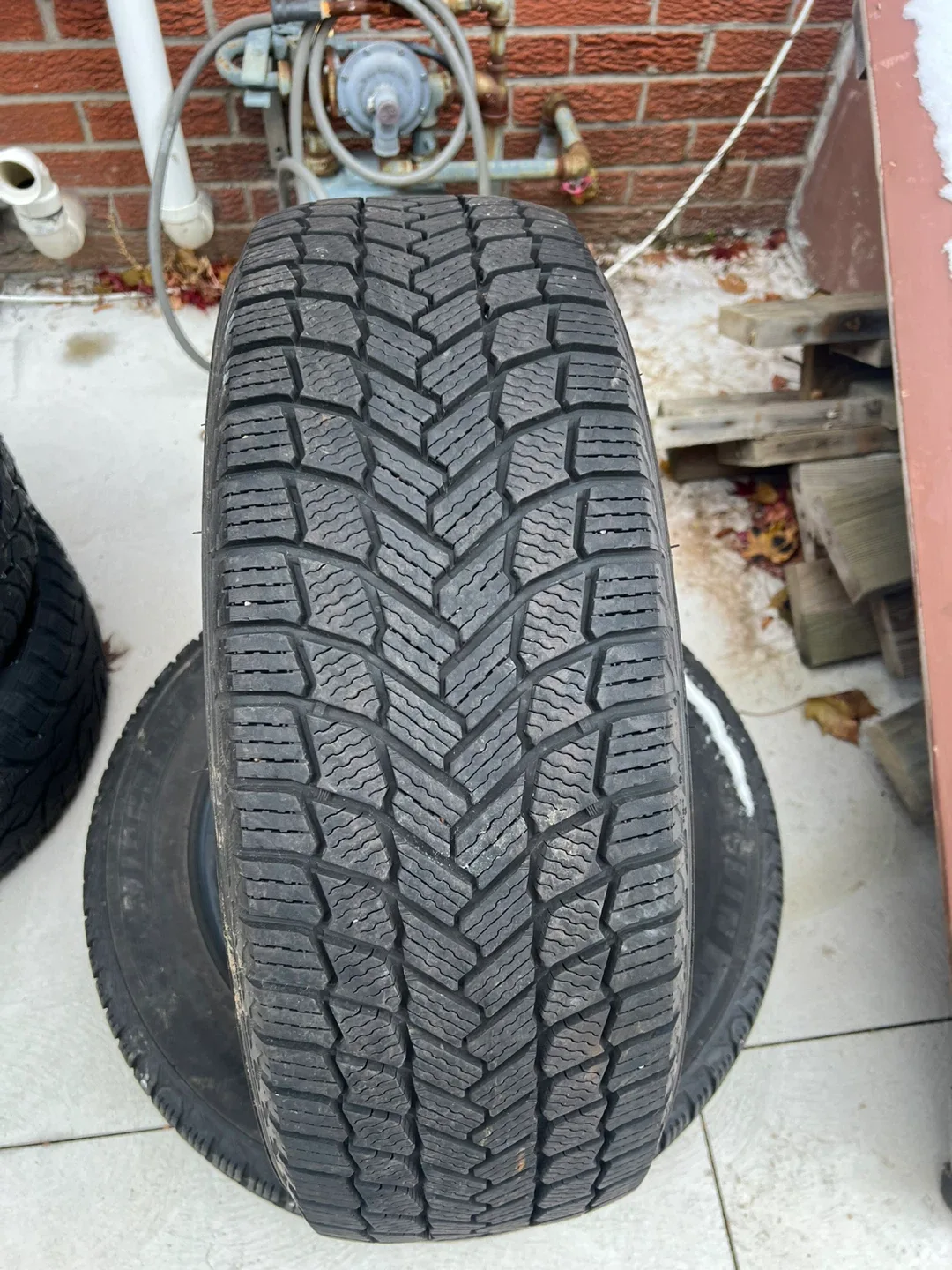 Michlein winter tyre  (235 60 r18) image indicator(2)