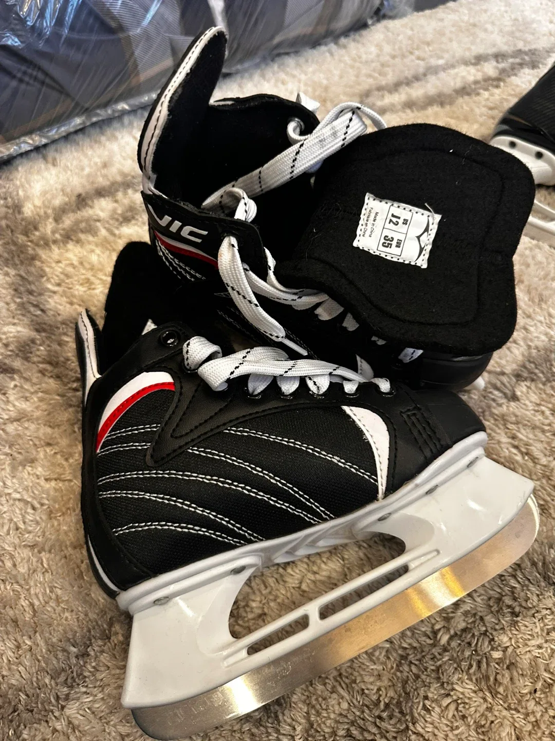 Bauer Hockey Helmet, Easton Gloves, CCM Tacks Skates image indicator(7)