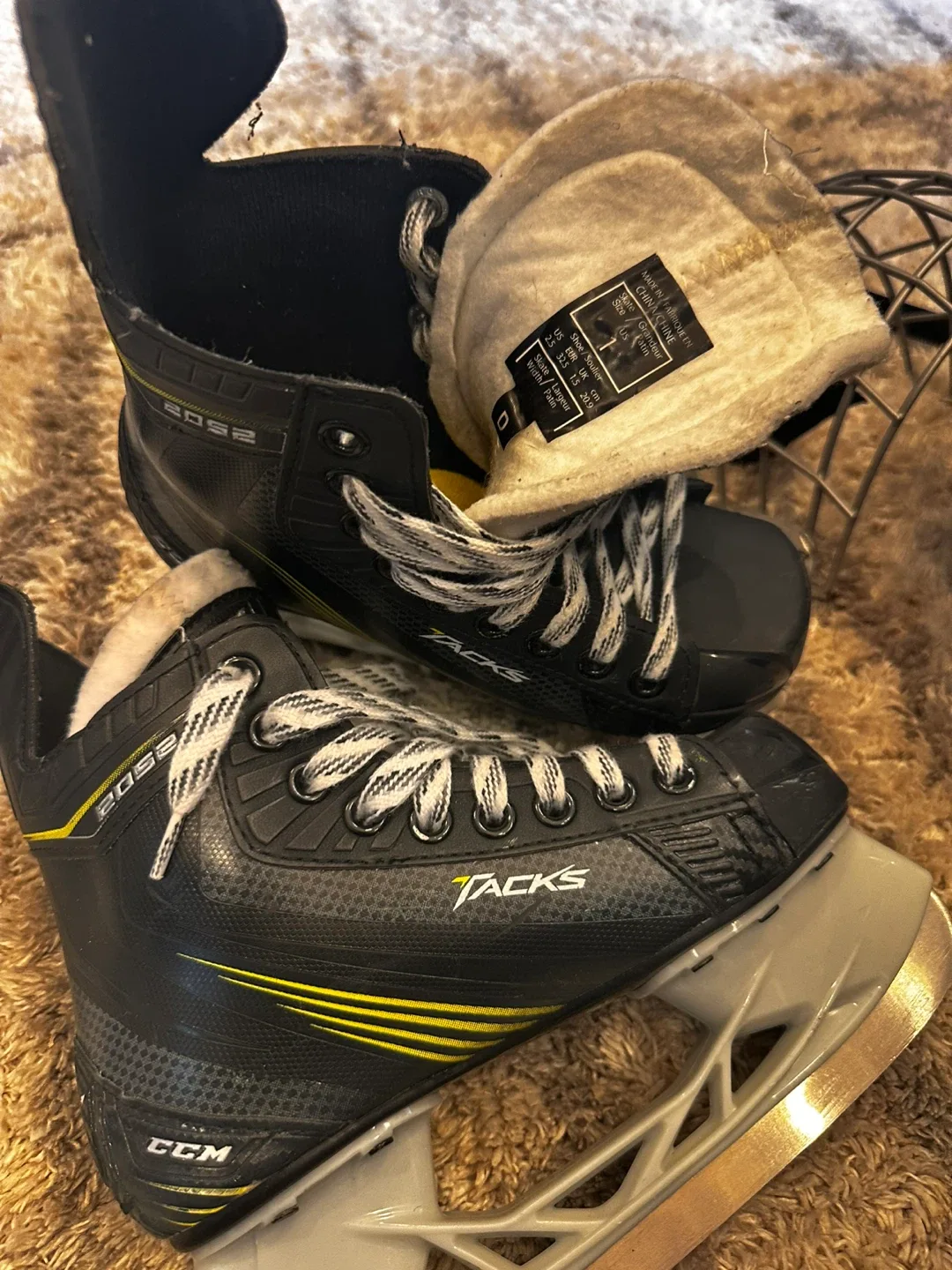 Bauer Hockey Helmet, Easton Gloves, CCM Tacks Skates image indicator(5)