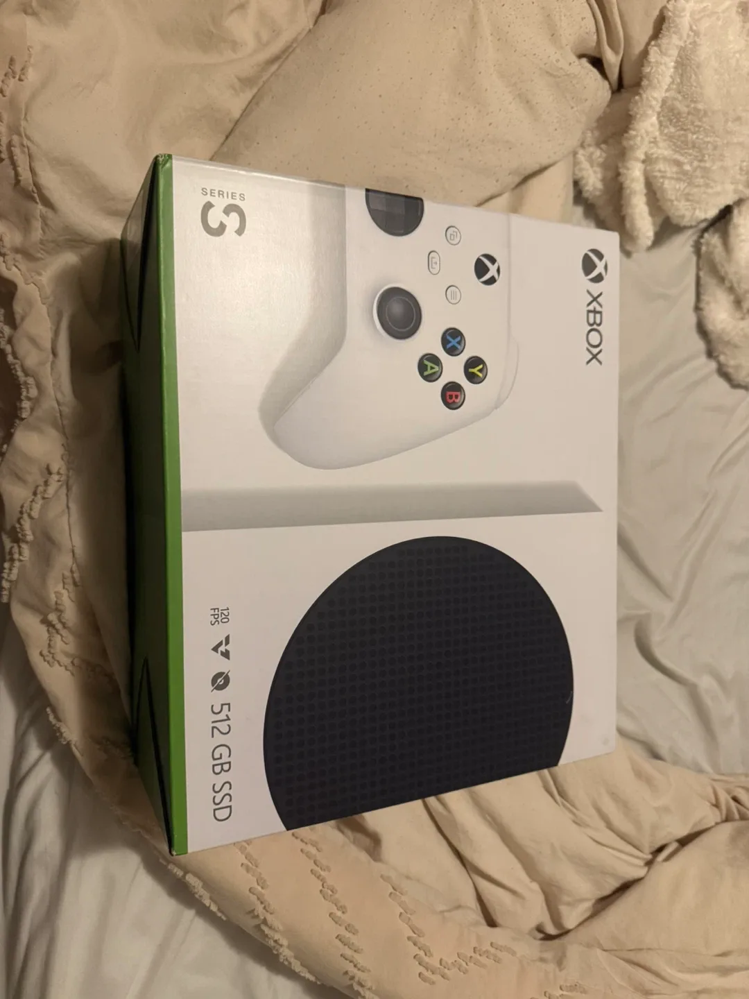 Xbox one S package. image indicator(6)