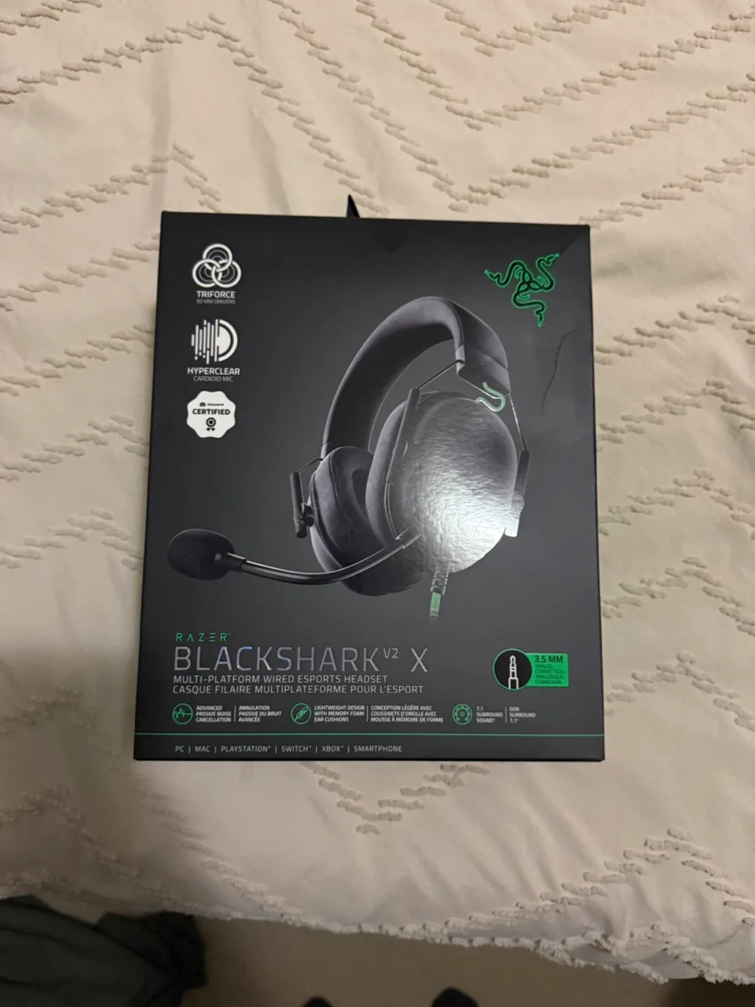 Xbox one S package. image indicator(2)