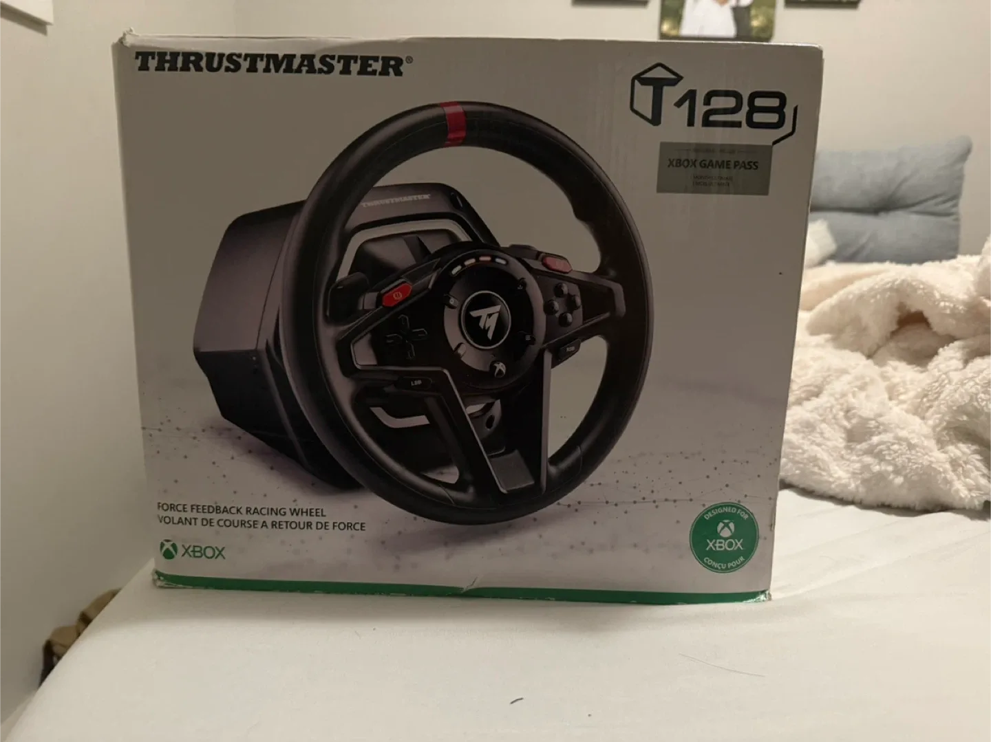 Xbox one S package. image indicator(4)