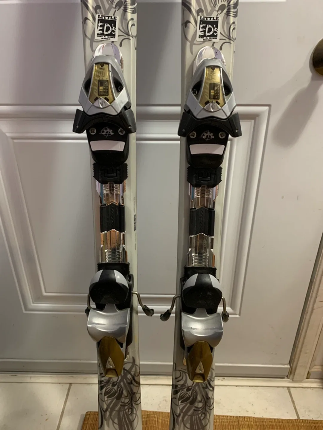 Elan Silver Magic Skis,148 cm image indicator(2)