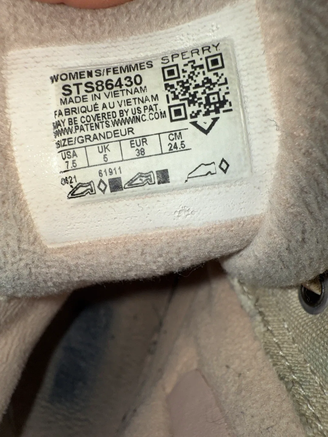 includes everything Old Navy Red Plaid Puffer Jacket - Size L image indicator(7)