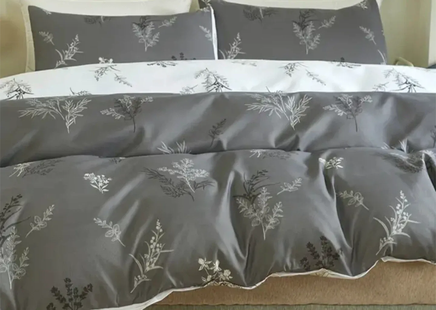 3 pieces Queen size duvet cover with pillowcases image indicator(2)