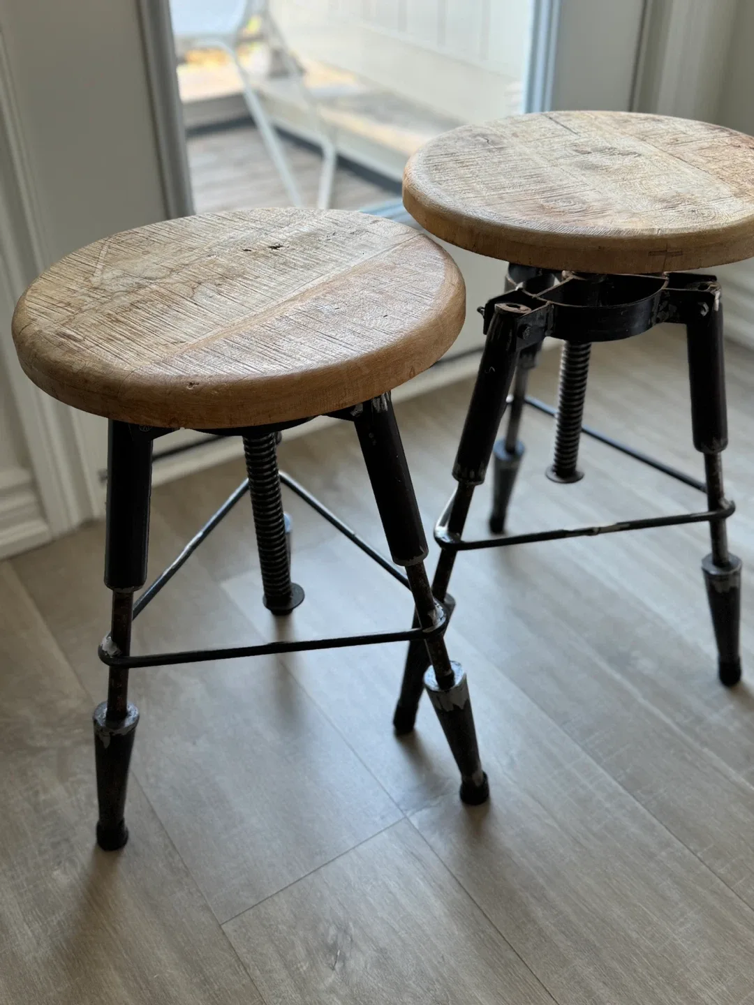 Set of 2 Adjustable Height Bar Stools