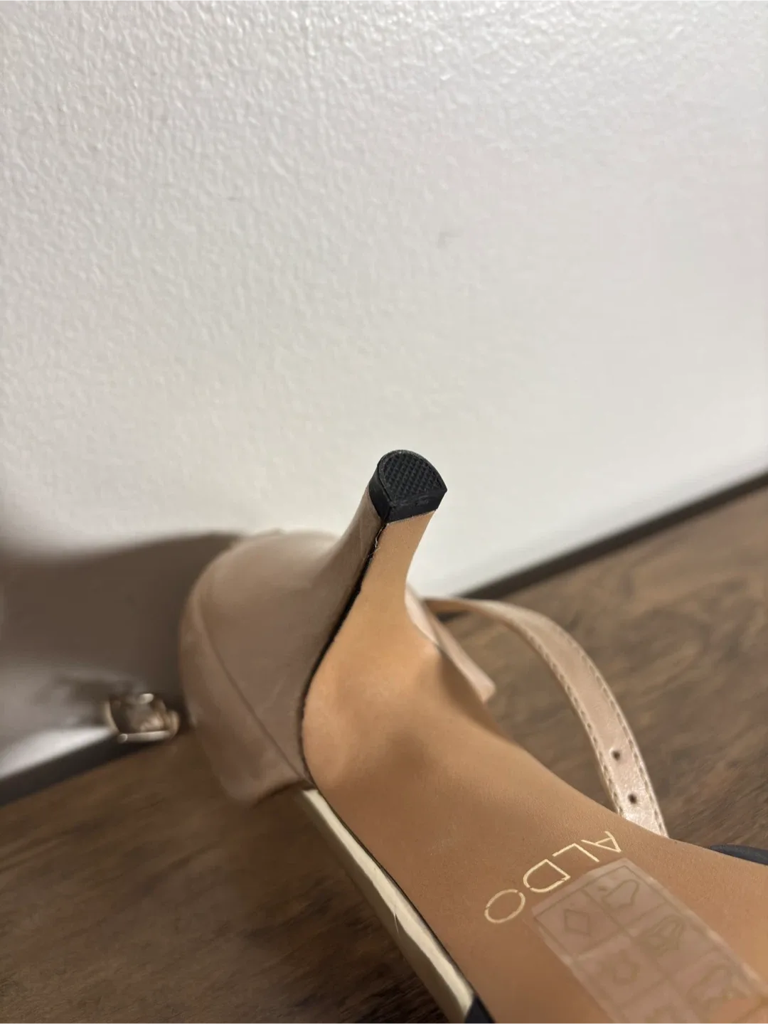 ALDO Two-Tone Pointed-Toe Heels Size 9 - Grab It Today! image indicator(6)