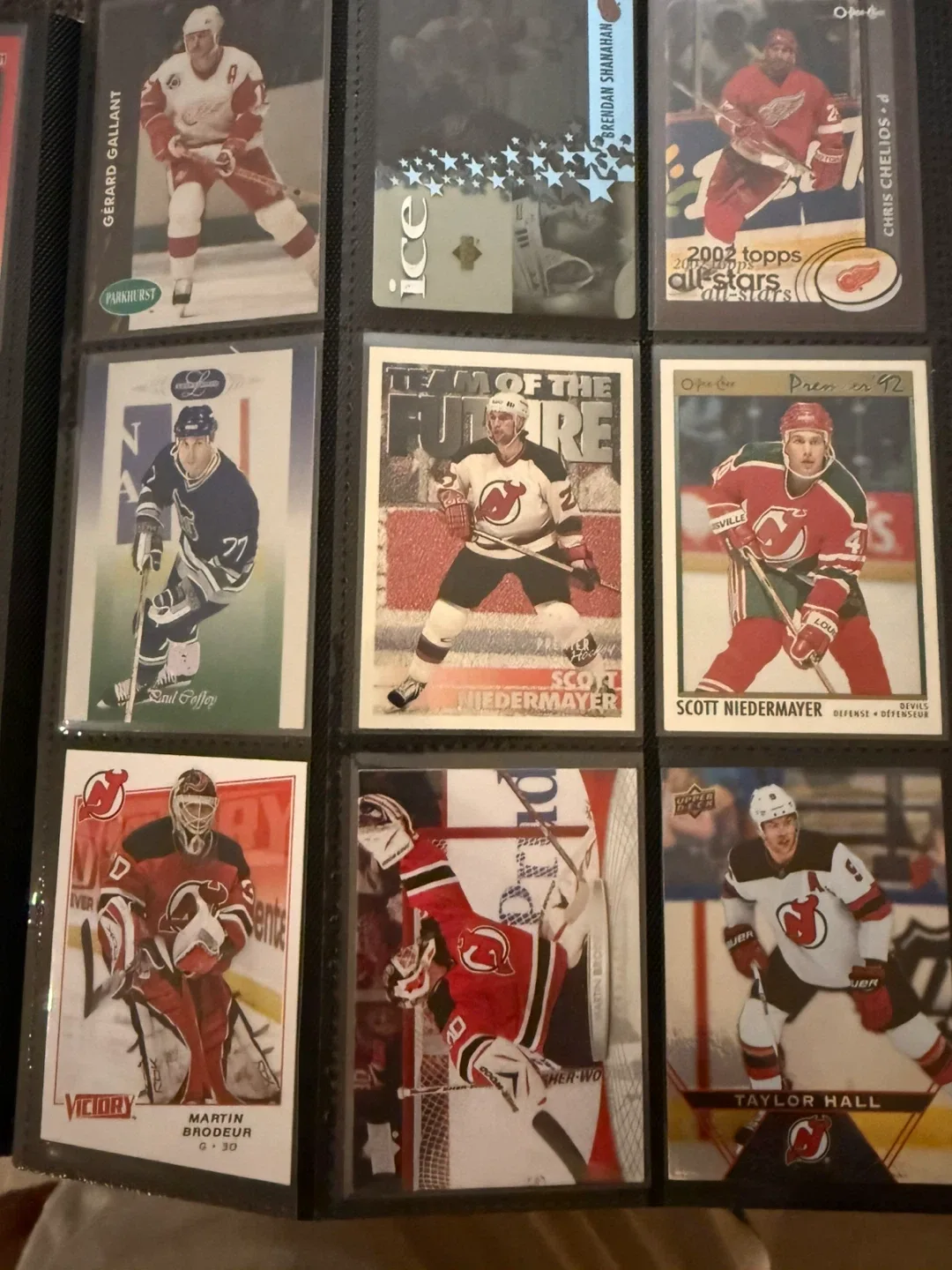 Hockey & Soccer Trading Cards image indicator(8)