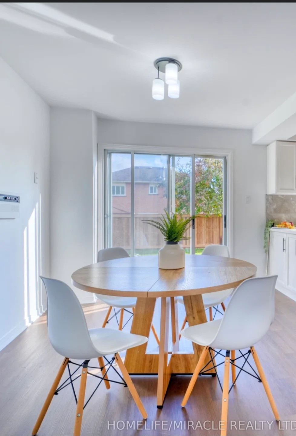 Round Wood Dining Table - 47.24" Diameter image indicator(3)