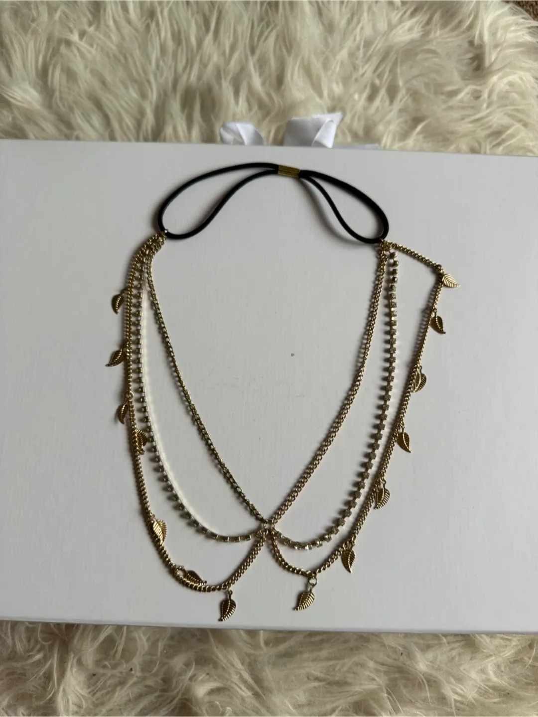 Gold Leaf Chain Headband image indicator(5)