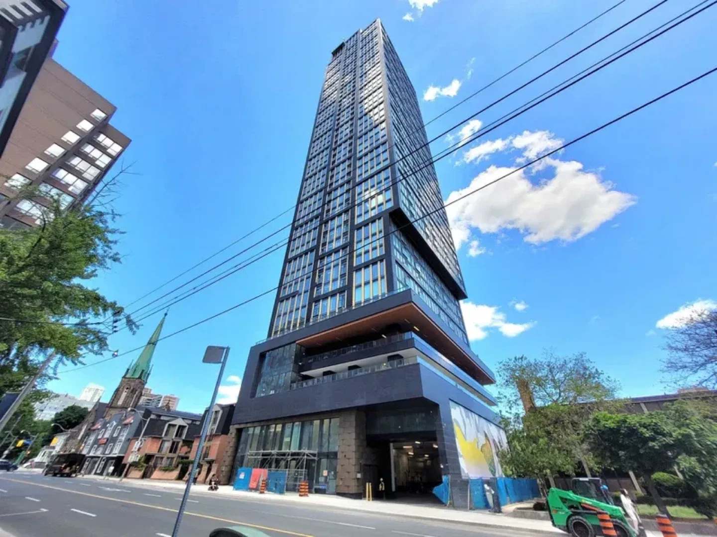 319 Jarvis St - Flex Room