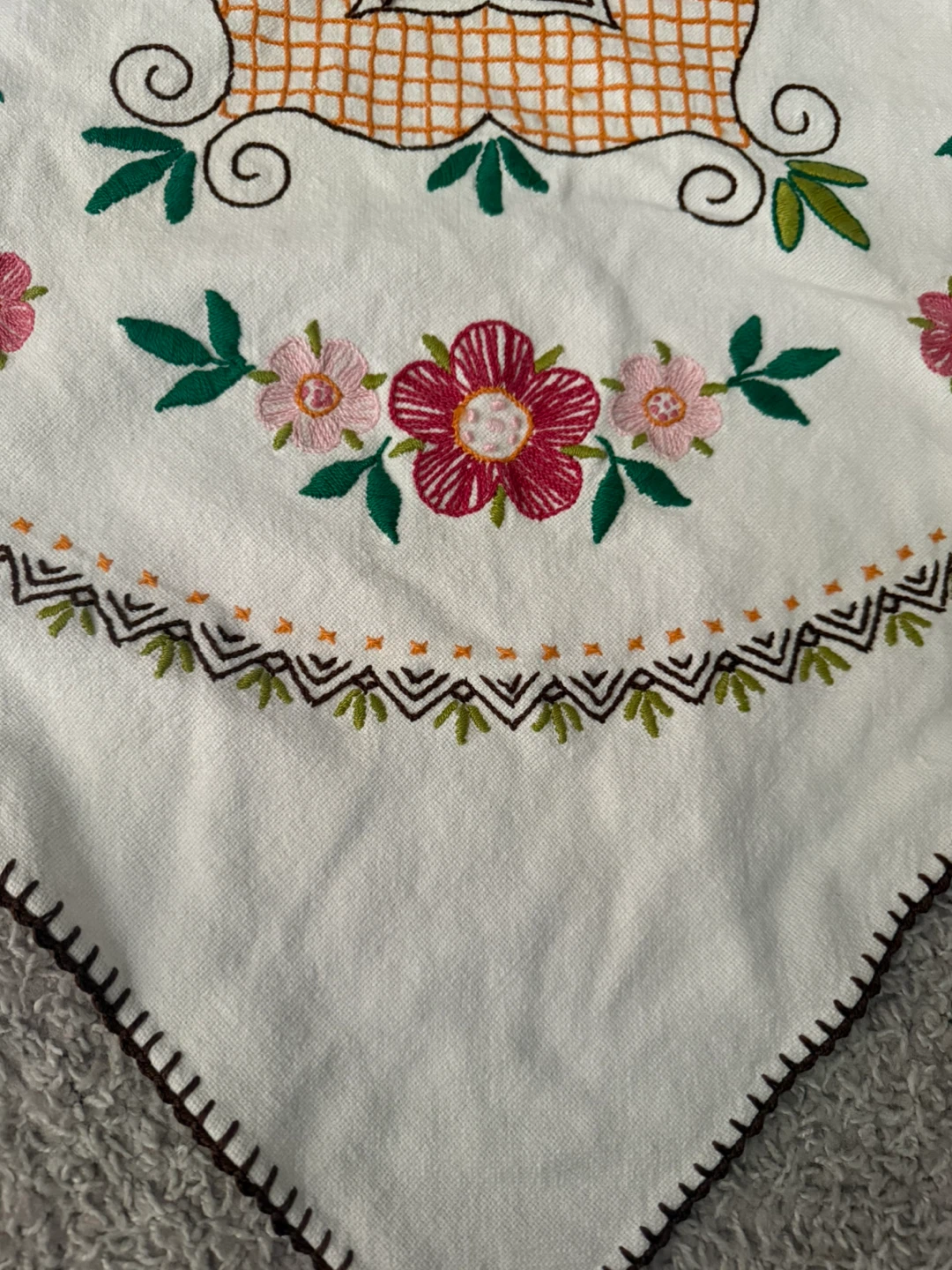Handmade Embroidered Floral Tablecloth - photo 4
