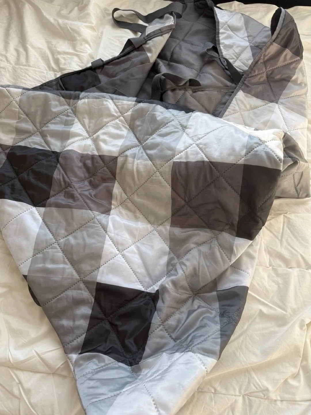 Foldable Picnic/Travel Blanket with Bag image indicator(7)