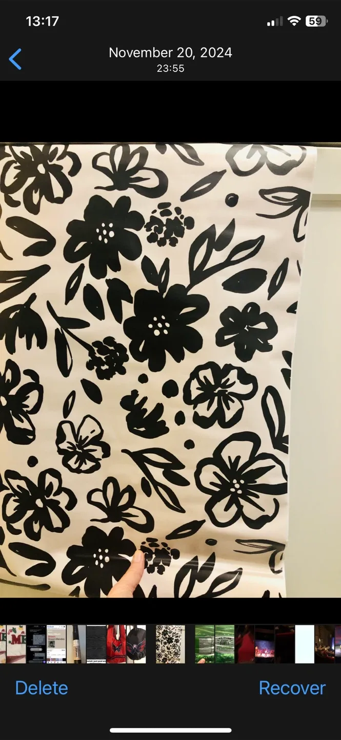 Black & White Large wallpaper rools image indicator(3)