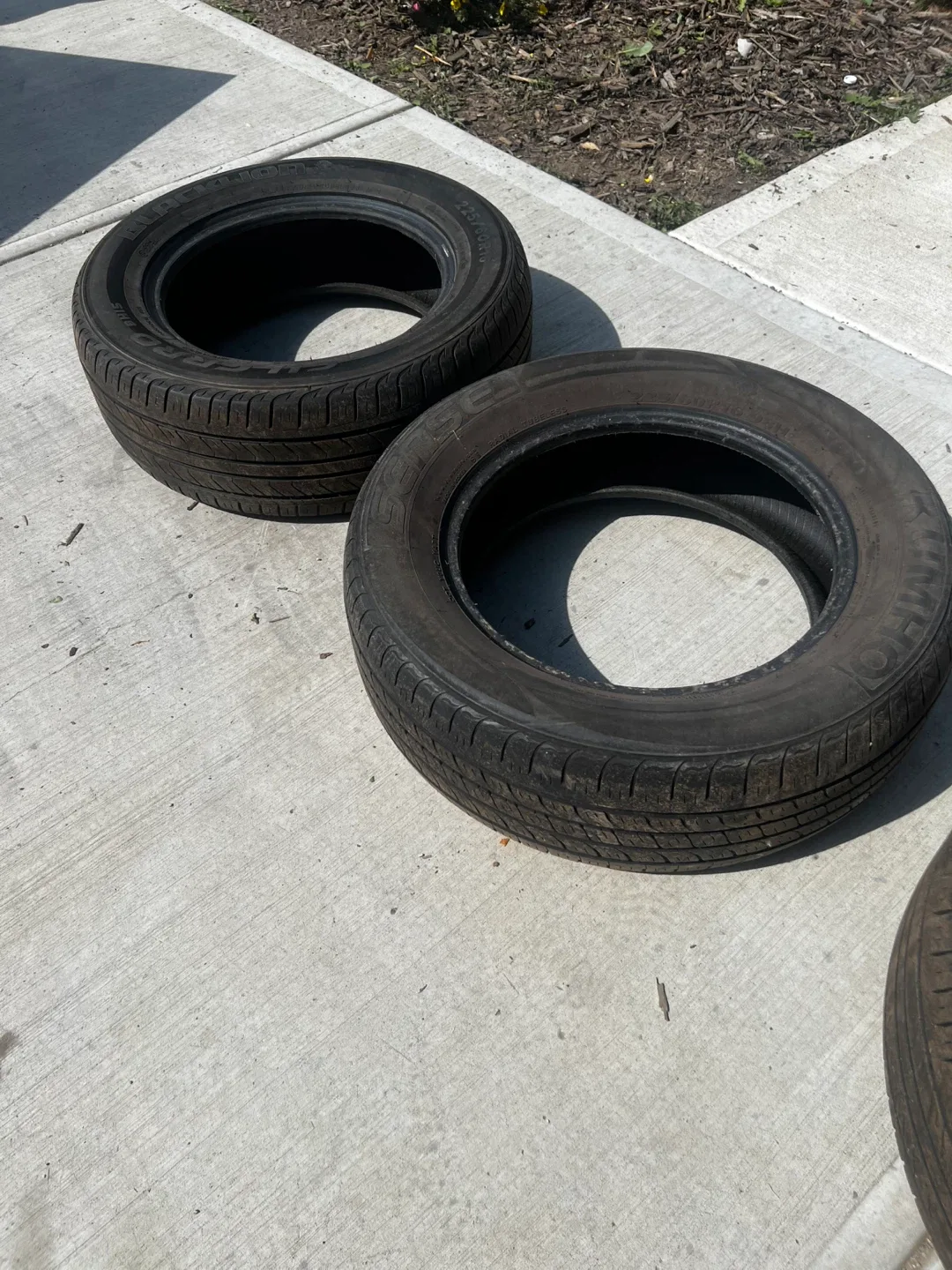 Four Tires 225/60R16 image indicator(4)