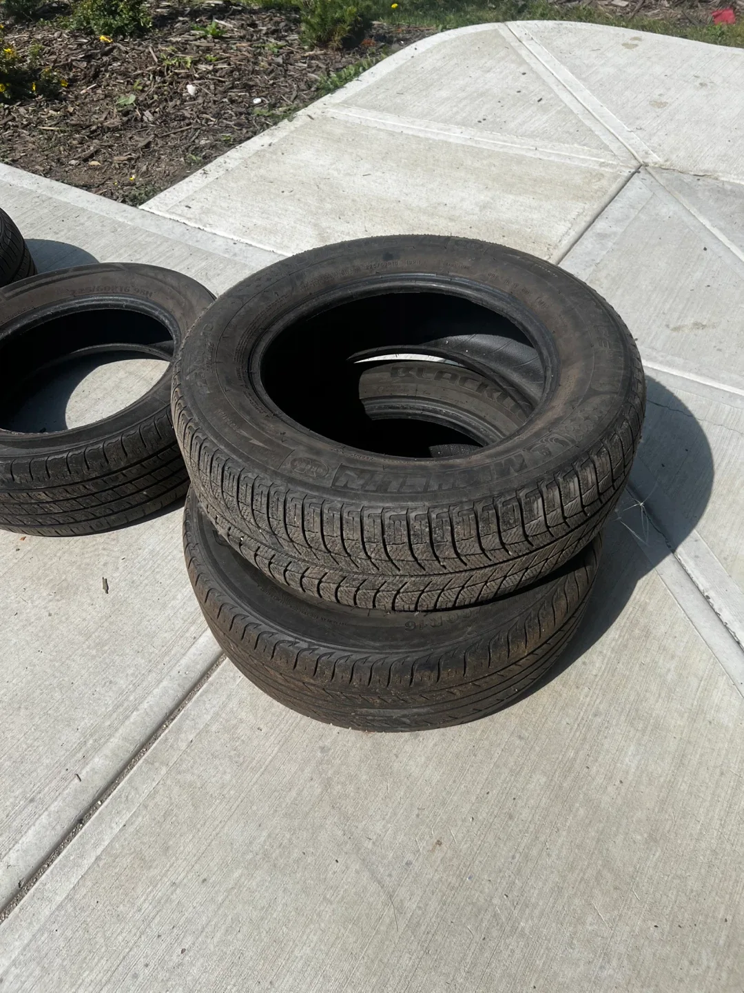 Four Tires 225/60R16 image indicator(3)