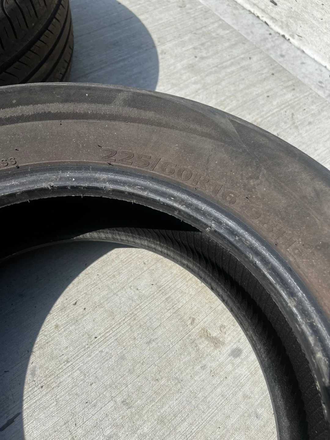 Four Tires 225/60R16 image indicator(8)