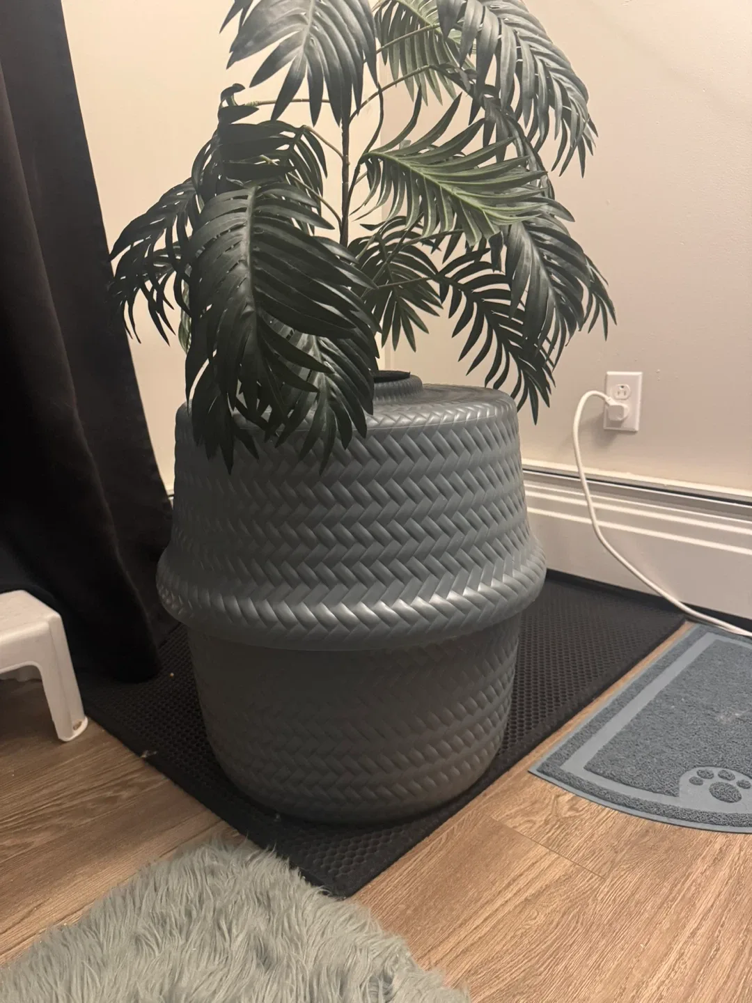 Exquisicat Hooded Cat Litter Box with Plant