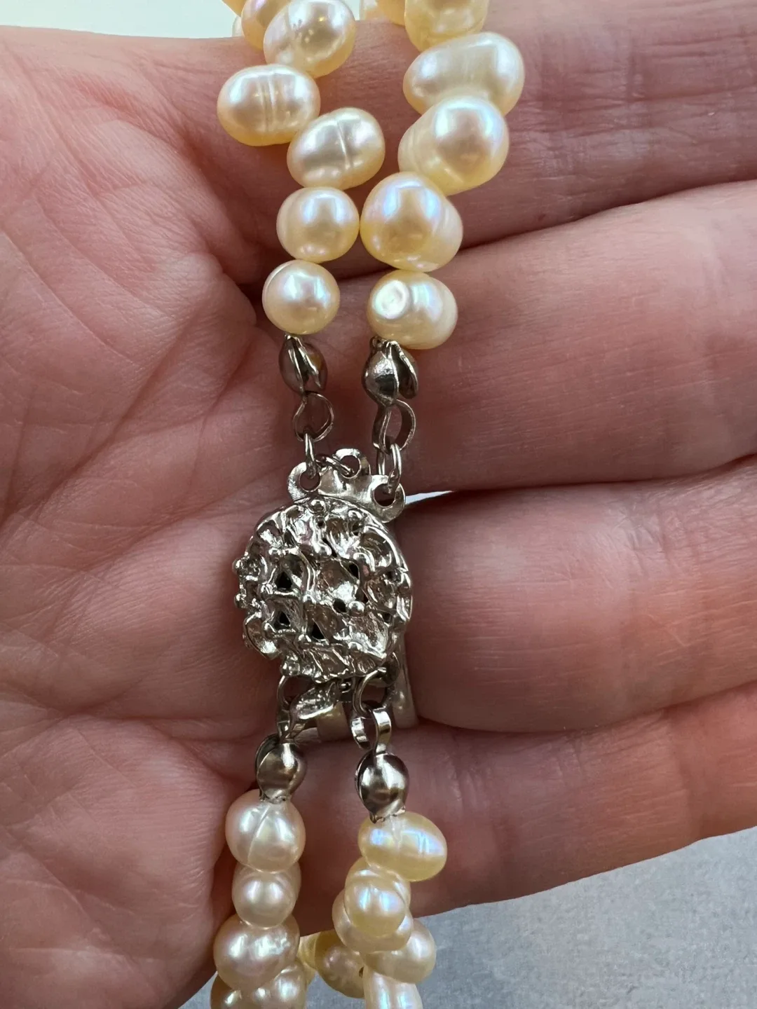 Vintage Pearl Bracelet image indicator(2)