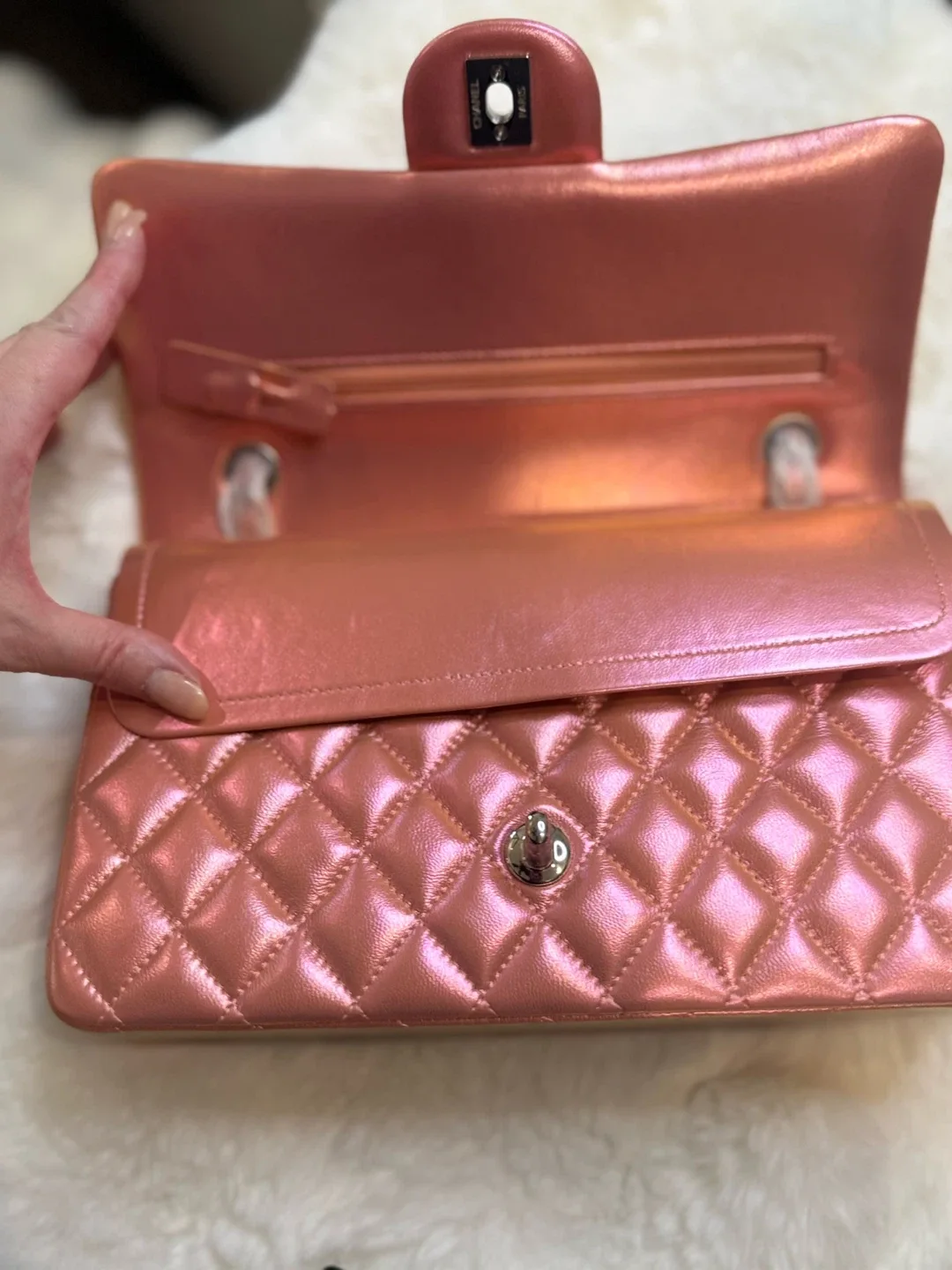 Chanel inspired 22C A1112 Flap Bag - Gold Medium image indicator(2)