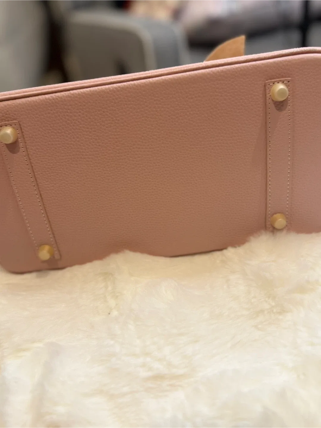 Pink Leather Handbag with Lock image indicator(4)