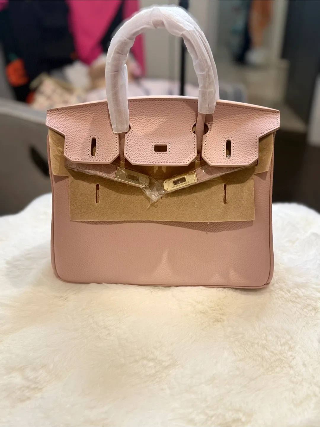 Pink Leather Handbag with Lock image indicator(2)