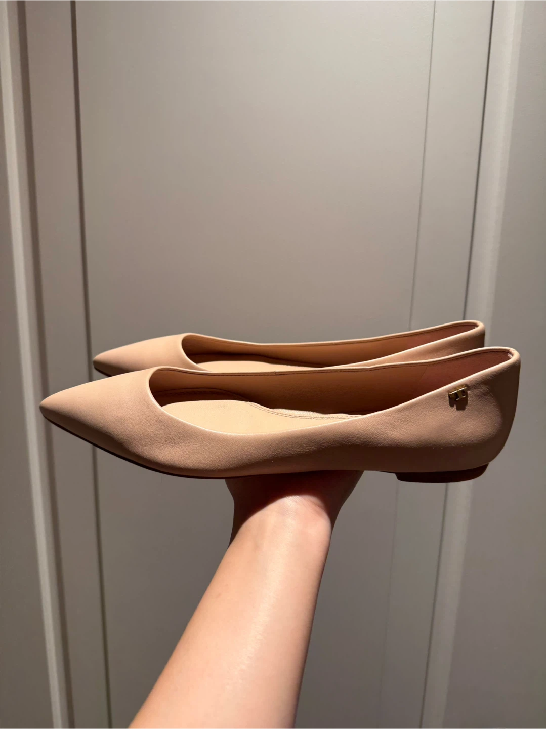 Tory Burch Nude Leather Flats - Size 7M (more like US 6.5) - photo 4