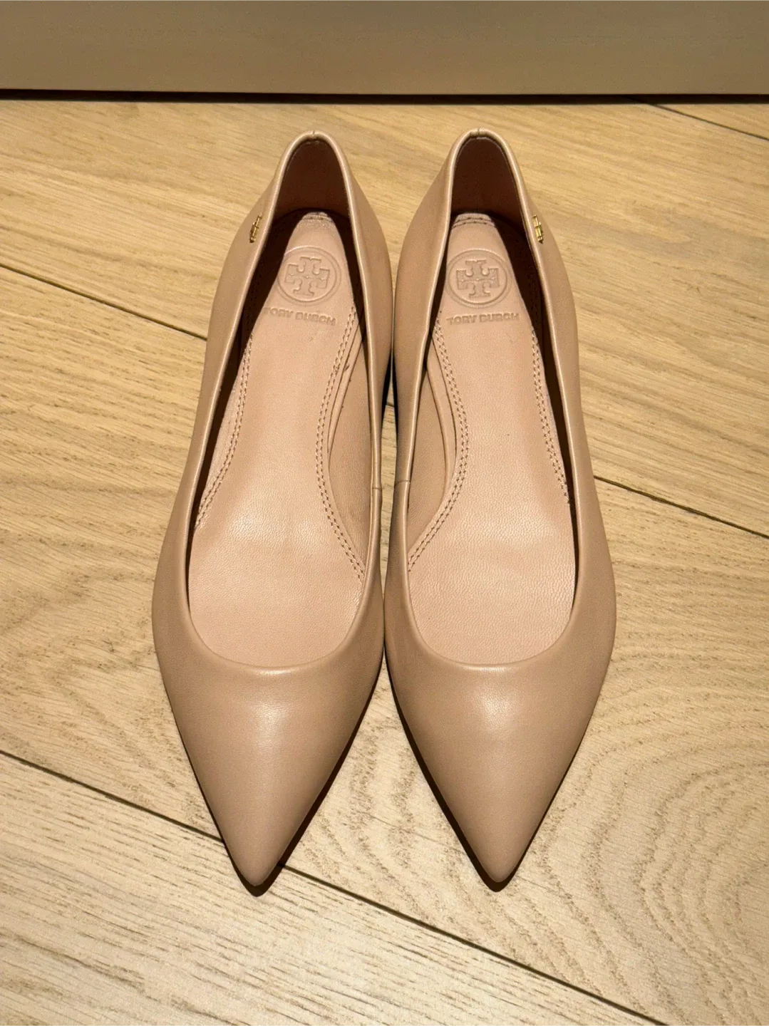 Tory Burch Nude Leather Flats - Size 7M (more like US 6.5)