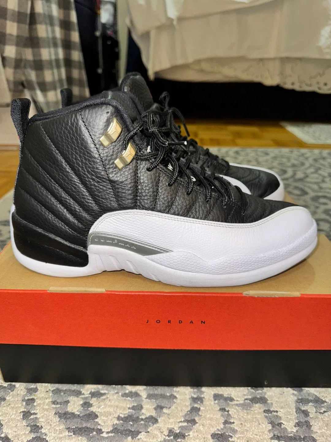 Jordan 12 Retro Black/White Size 10.5 image indicator(2)