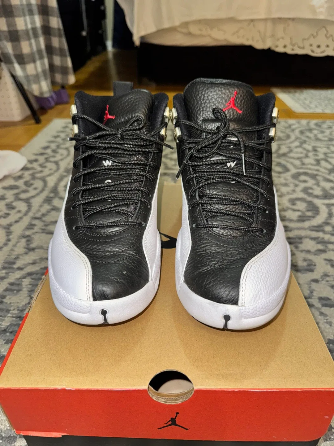 Jordan 12 Retro Black/White Size 10.5 image indicator(3)