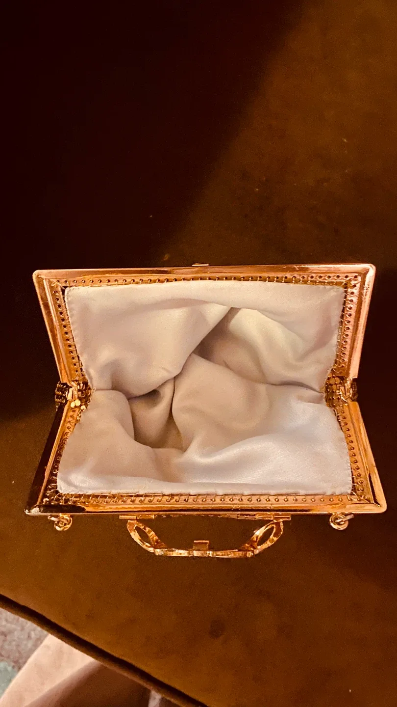 Vintage Gold Metal Mesh Evening Bag image indicator(3)