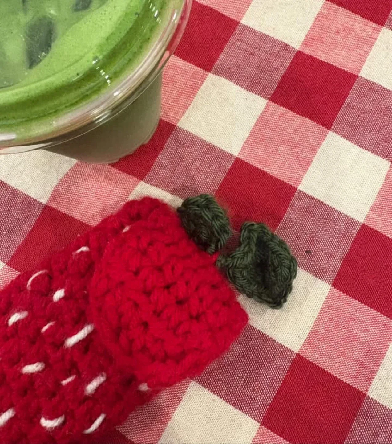 Crochet strawberry camera pocket image indicator(2)