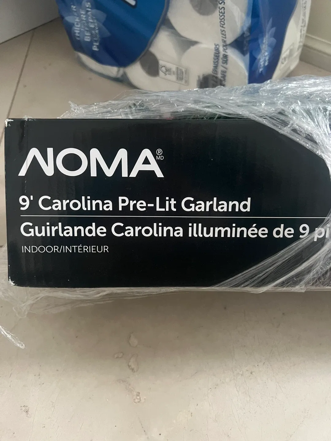 NOMA 9' Carolina Pre-Lit Garland image indicator(3)