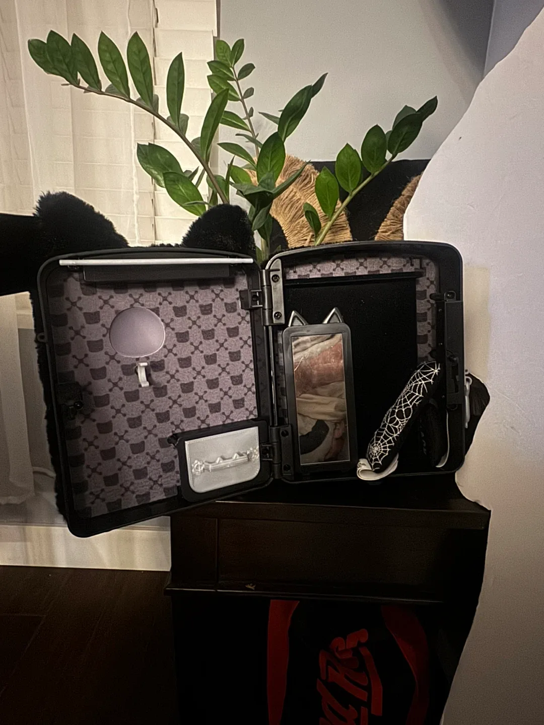 Black Cat Plush Backpack image indicator(3)