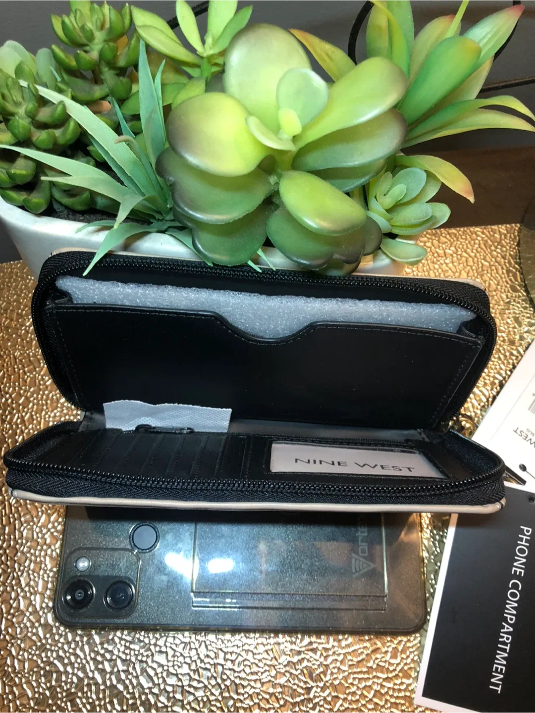 Nine West Danika SLG Wristlet image indicator(3)