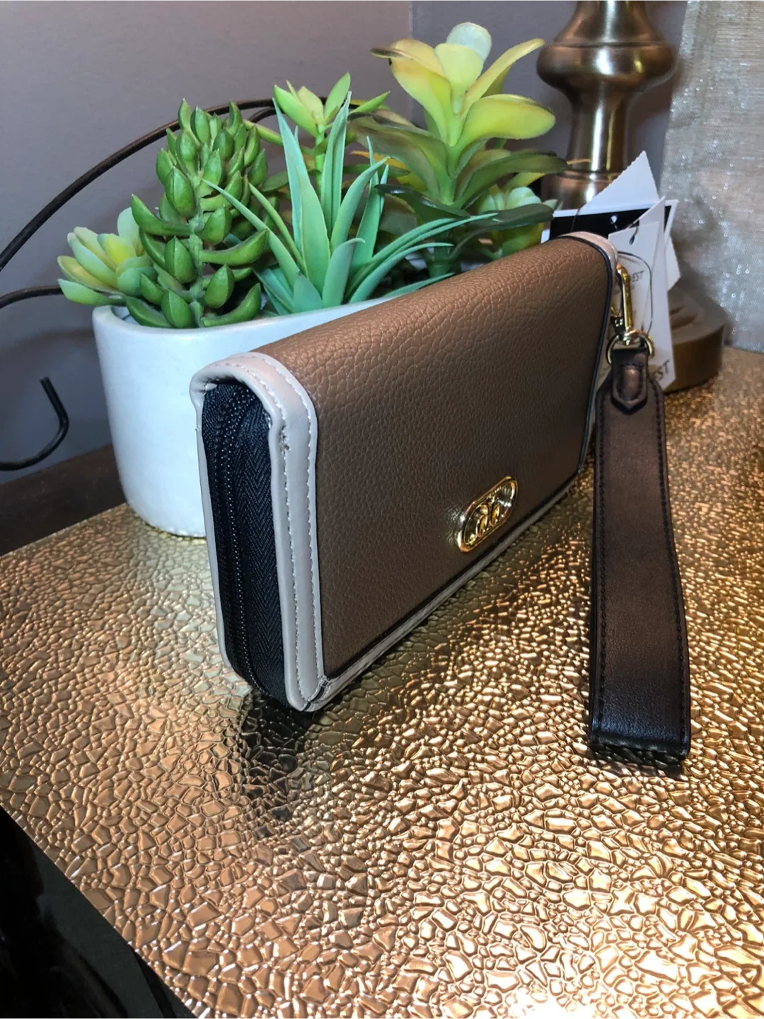 Nine West Danika SLG Wristlet image indicator(2)