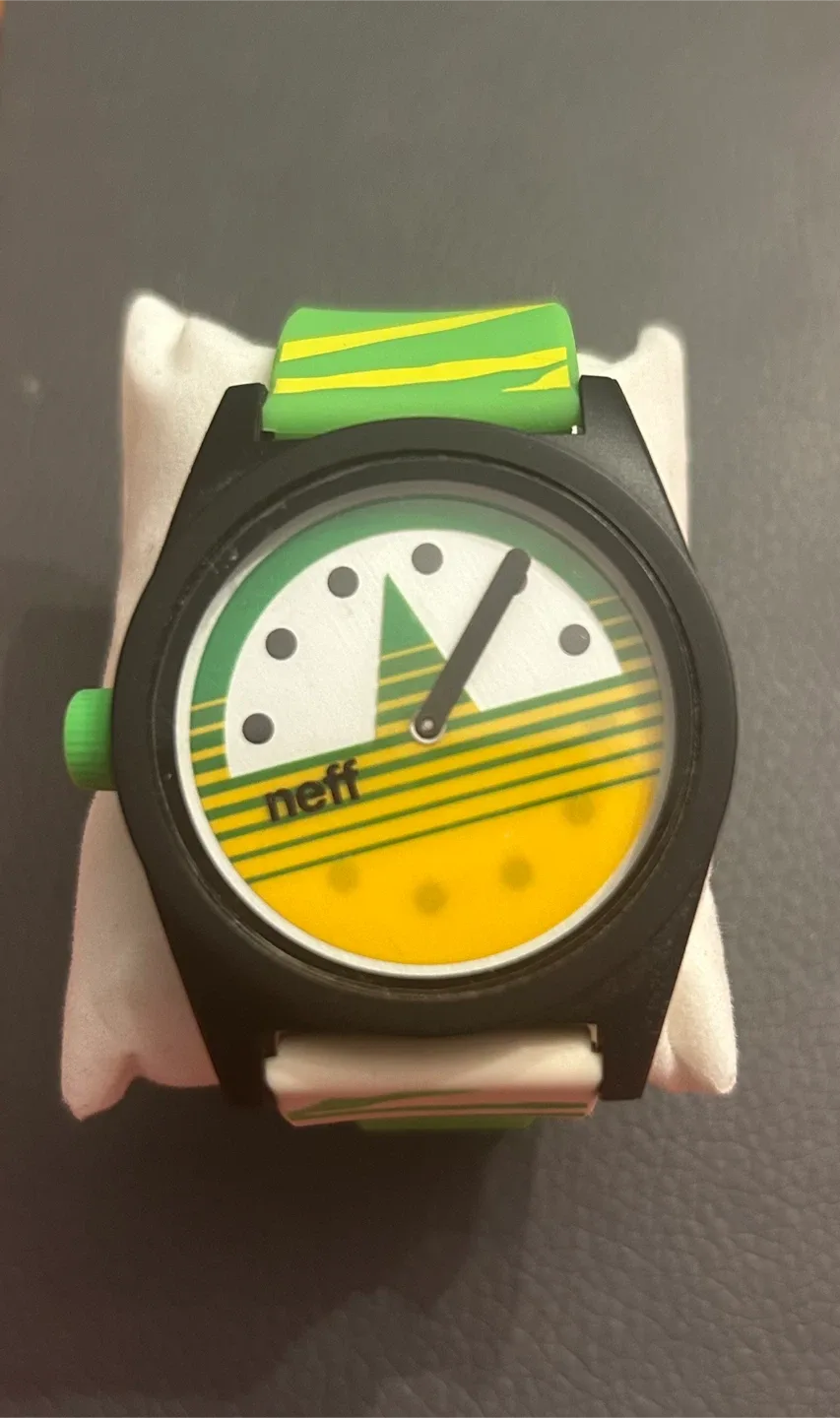 NEFF Daily Wild NF0208 Lime Analogue Watch image indicator(2)