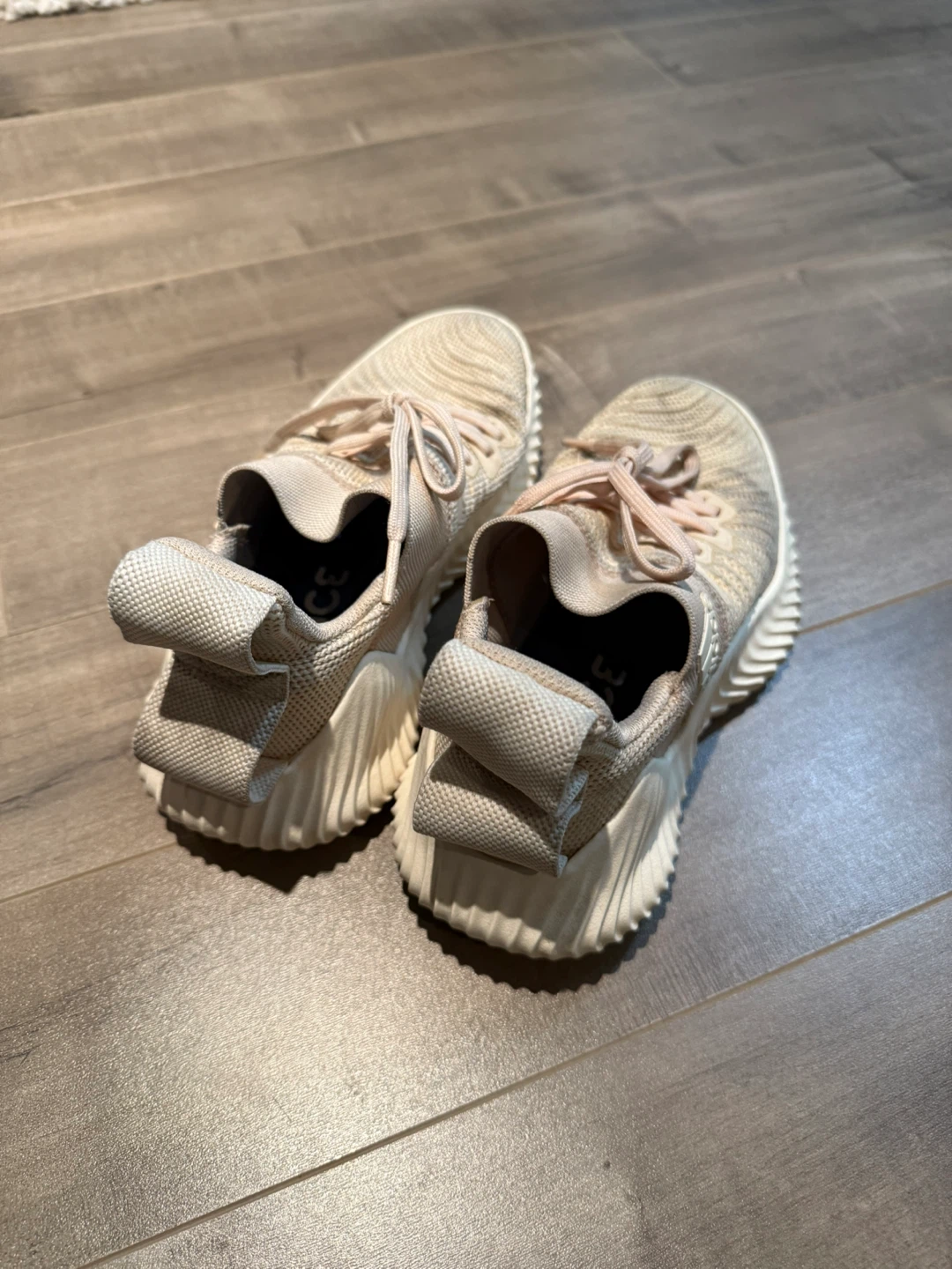 Adidas Alphabounce Running Shoes, Size 5.5 - photo 3