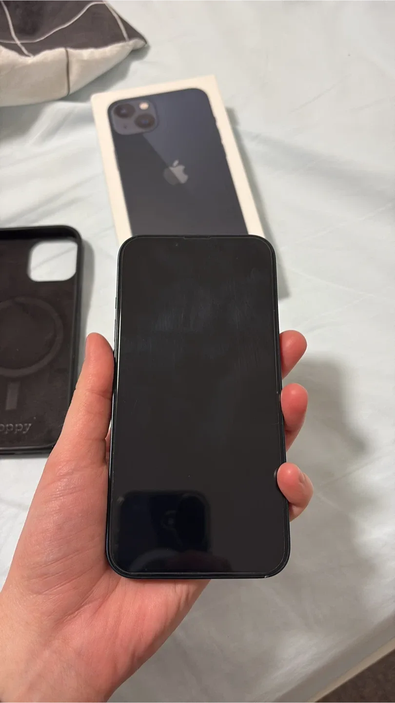 Apple iPhone 13 - Midnight - 128GB #Cleanout image indicator(2)