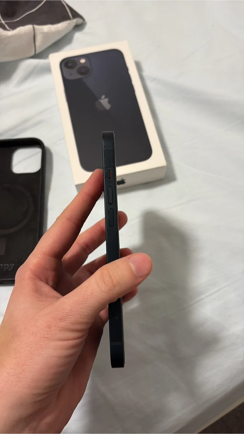 Apple iPhone 13 - Midnight - 128GB #Cleanout image indicator(3)