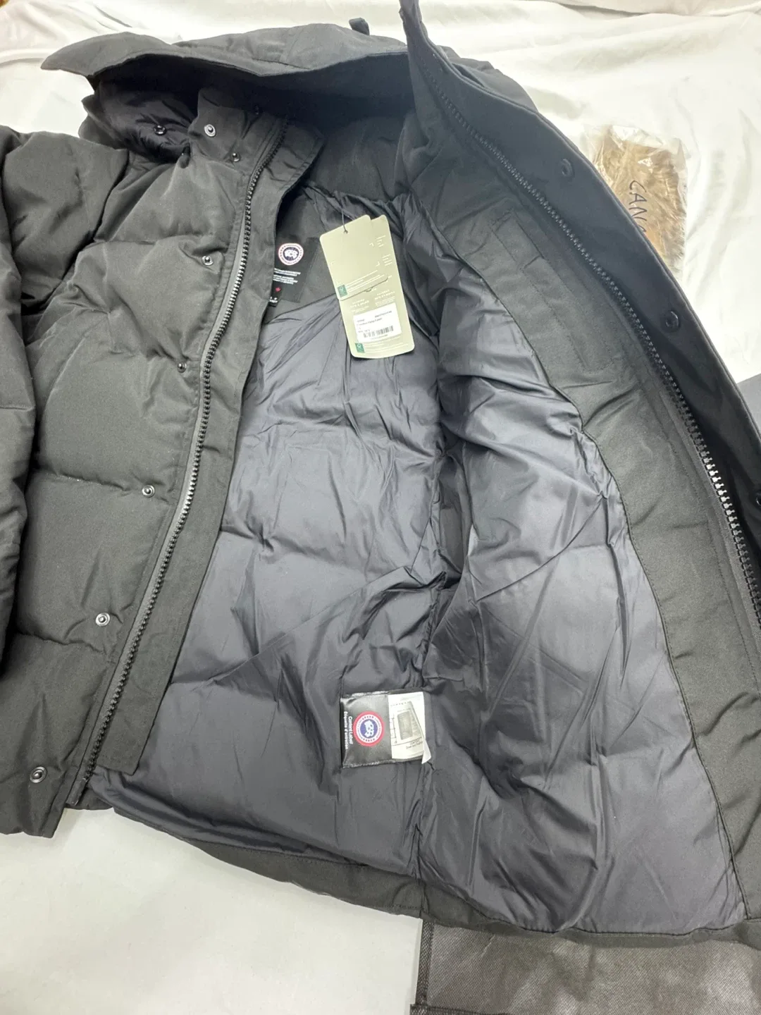 Canada Goose Winter Jacket image indicator(2)