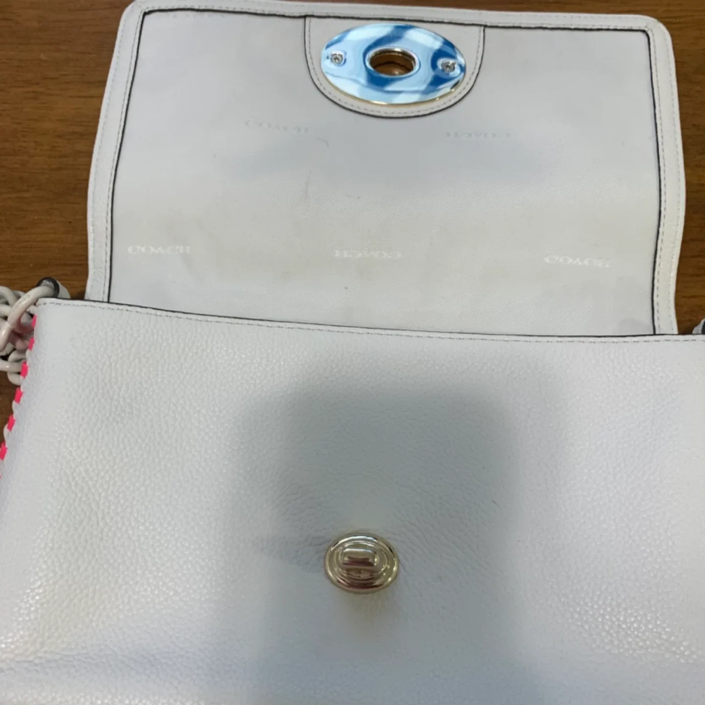 Coach White Leather Crossbody Bag image indicator(3)