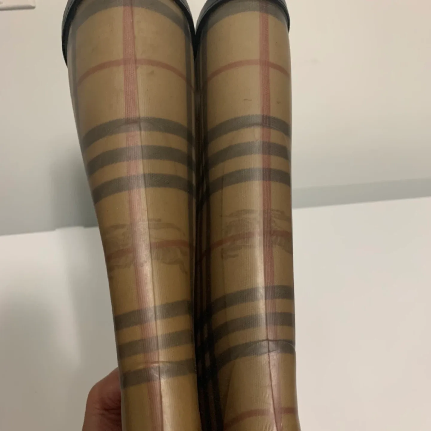 Burberry Rain Boots Size 8 image indicator(2)